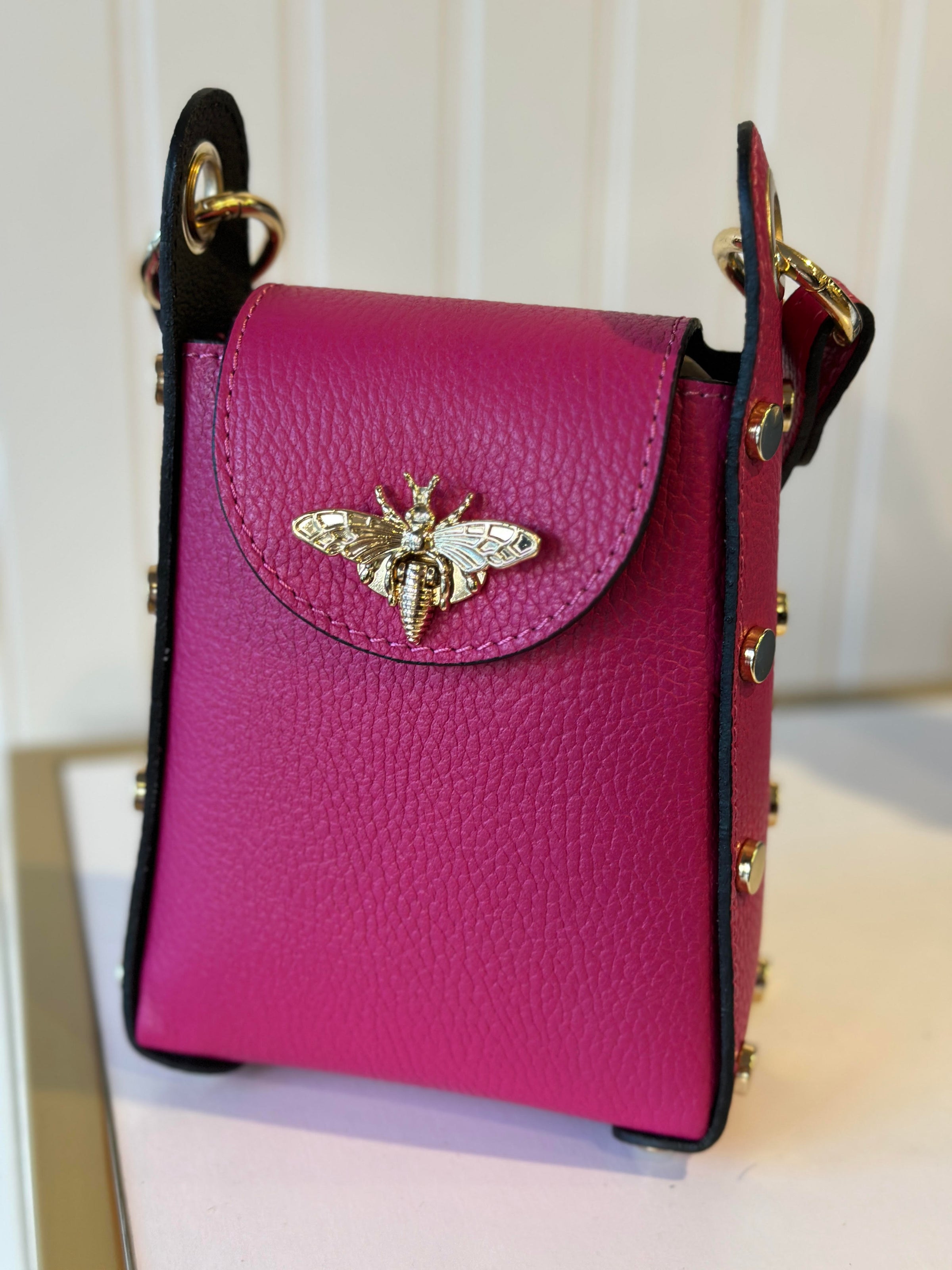 Leather Shoulder bag with bee clasp Vimoda